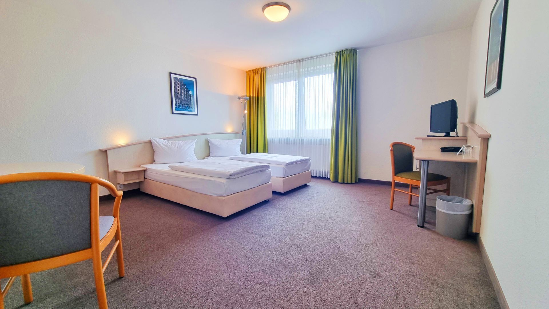 Hypo-allergenic bedding, desk, blackout curtains, free WiFi