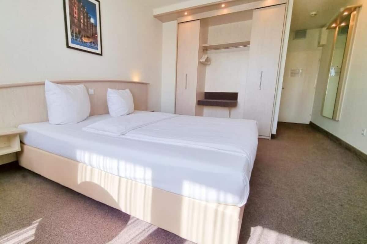 Ropa de cama hipoalergénica, escritorio y cortinas blackout