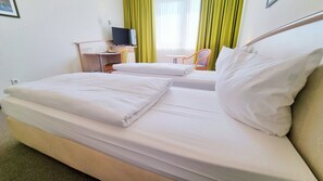 Double or Twin Room | Hypo-allergenic bedding, desk, blackout drapes, free WiFi