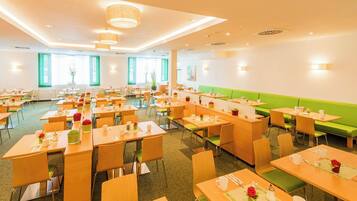 Tägliches Frühstücksbuffet gegen Gebühr