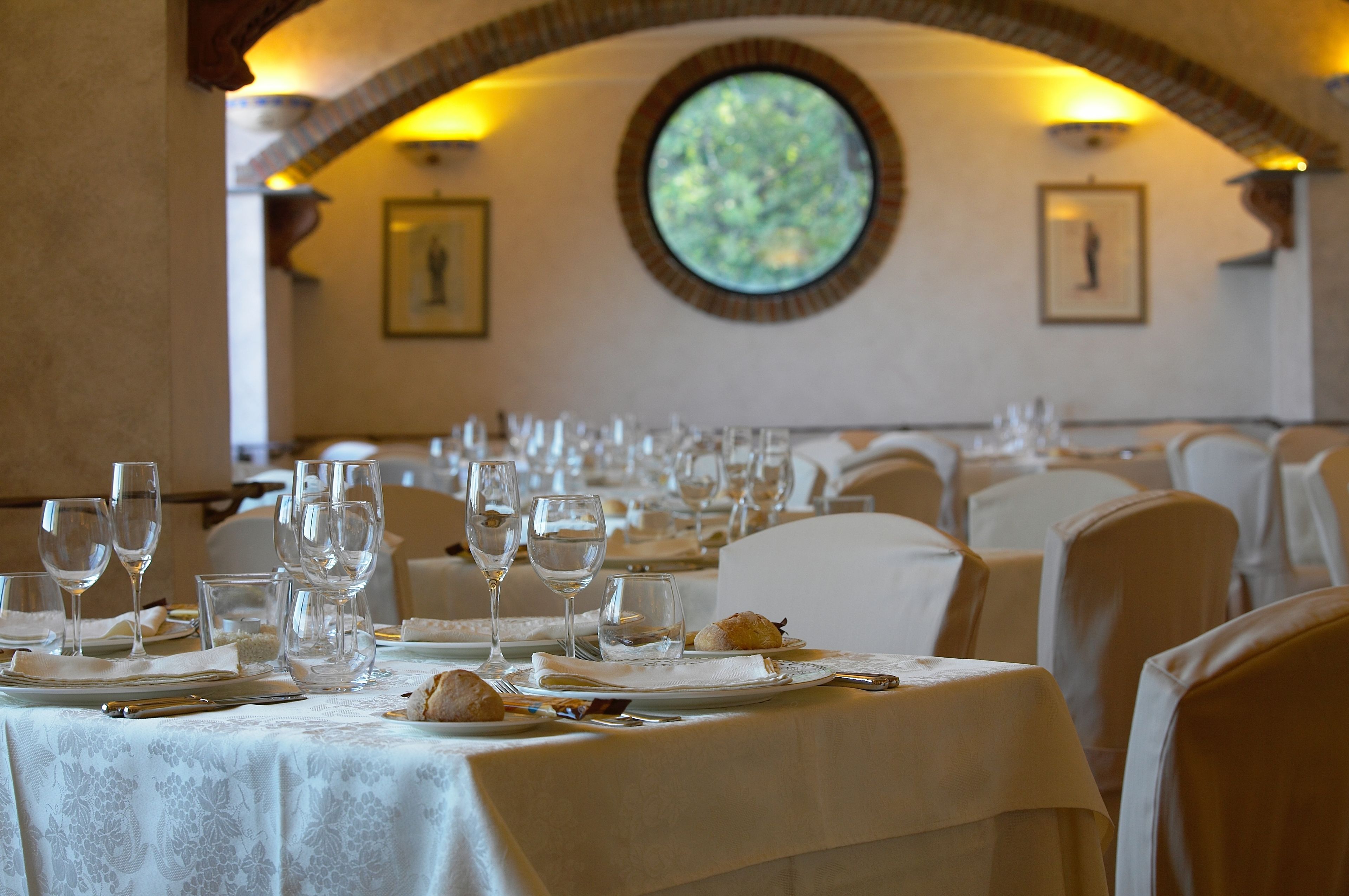 breakfast, lunch, dinner served; pool views