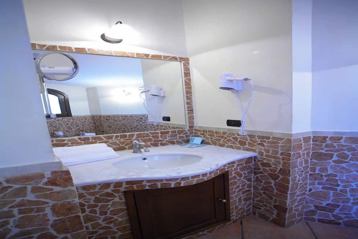 double or twin room (dependance) | bathroom | shower, free toiletries, hair dryer, bidet
