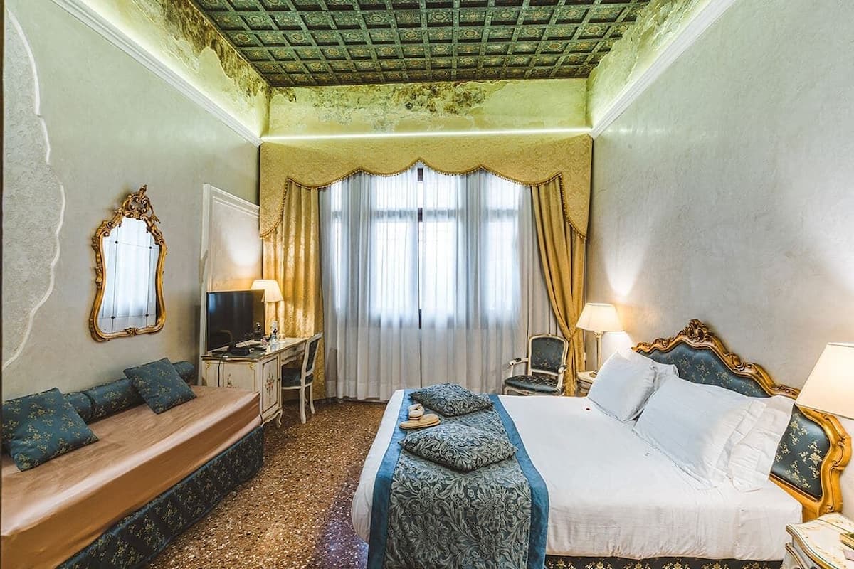 Superior Double or Twin Room | 1 bedroom, down duvets, individually furnished, desk