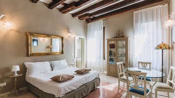 经济公寓, 庭院 (Corte) | 羽绒被、特色家居、办公桌、笔记本电脑工作区