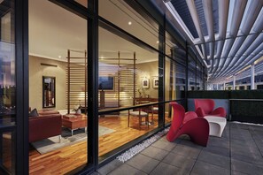 Suite estudio, 1 cama de matrimonio grande, no fumadores, terraza (View) | Ropa de cama de alta calidad y minibar con artículos gratuitos