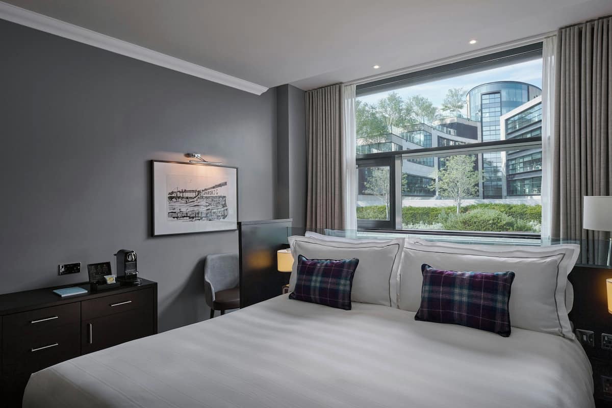 Signature Room, 1 King Bed, Non Smoking