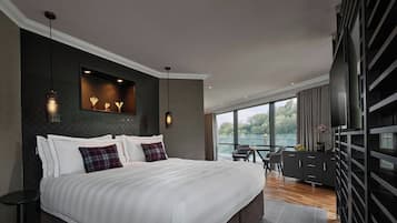 Suite, 1 King Bed, Non Smoking, Hill View | Premium bedding, free minibar, in-room safe, desk