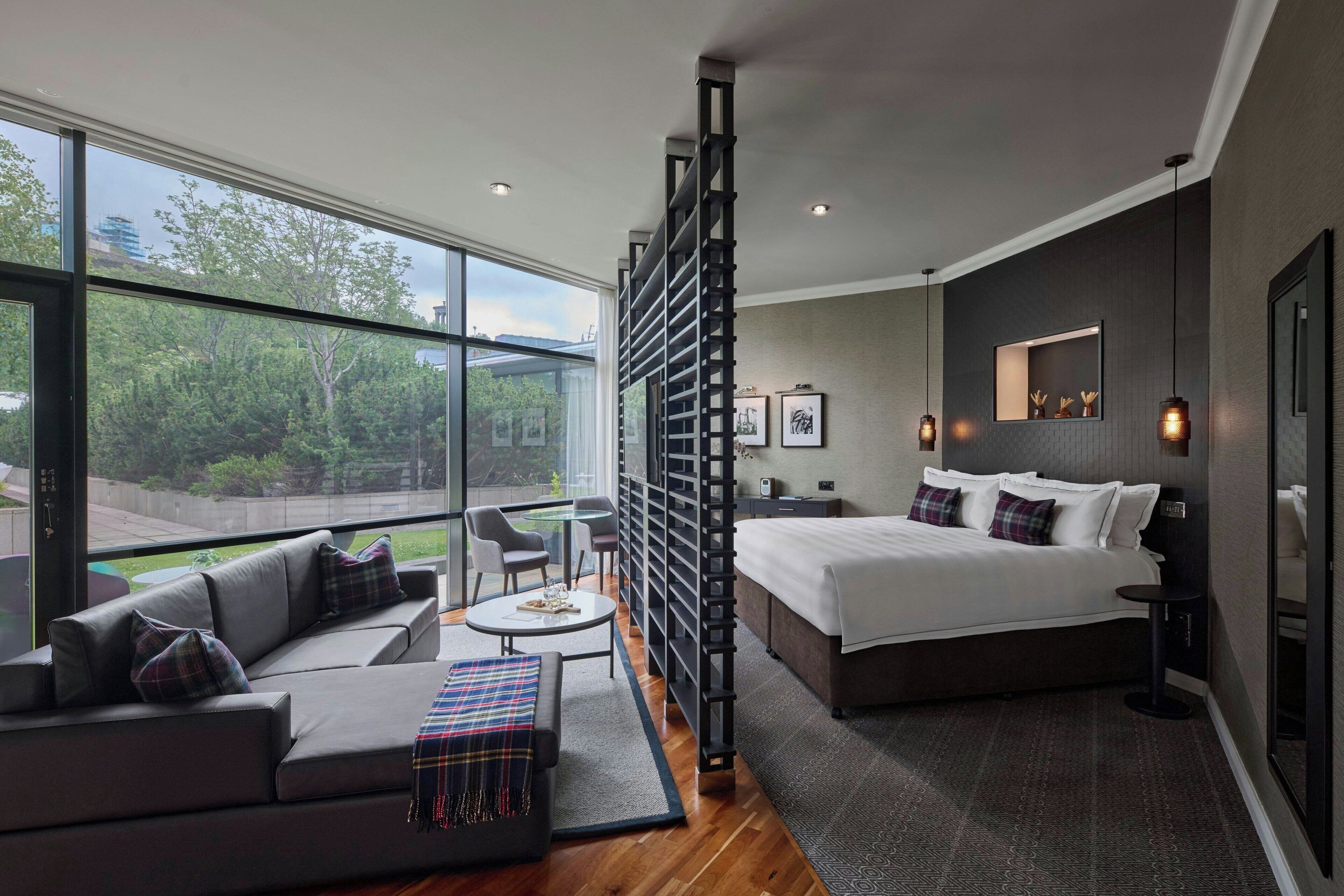 Studio Suite, 1 King Bed, Hill View | Premium bedding, free minibar, in-room safe, desk