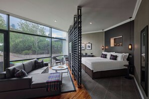 스튜디오 스위트, 킹사이즈침대 1개, 금연, 언덕 전망 | 고급 침구, 무료 미니바, 객실 내 금고, 책상