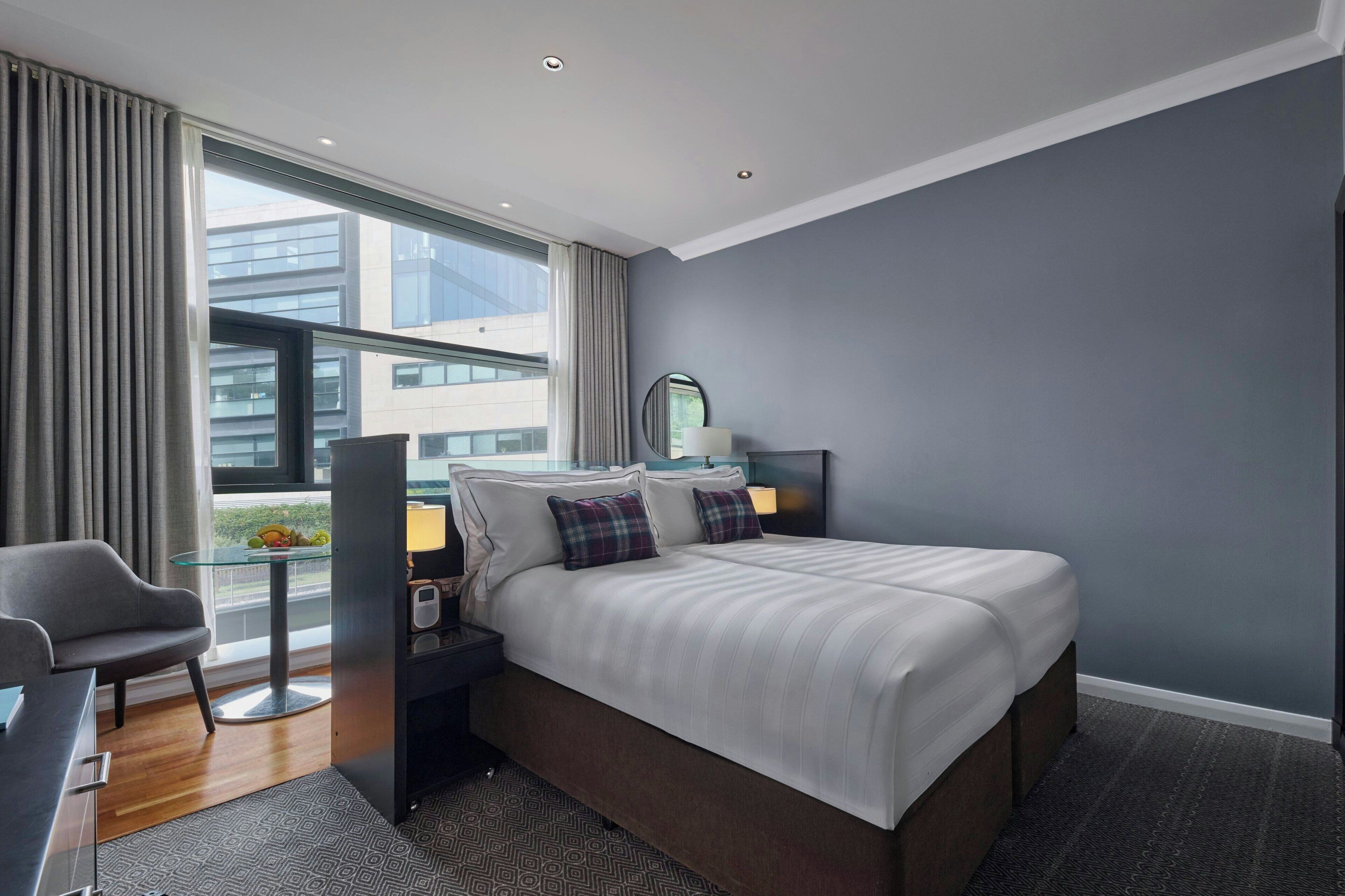 Signature Twin Room, 2 Single Beds | Premium bedding, free minibar, in-room safe, desk