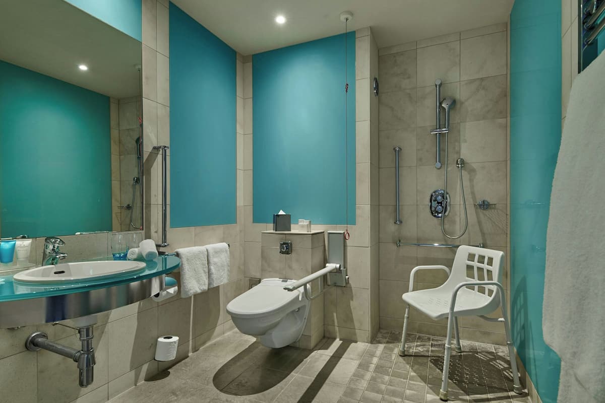 Signature Room, 1 King Bed, Non Smoking | Bathroom | Separate bathtub and shower, designer toiletries, hair dryer, bathrobes