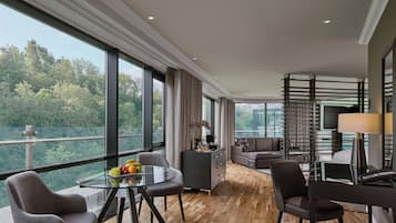 Suite, 1 King Bed, Non Smoking, Hill View | Premium bedding, free minibar, in-room safe, desk