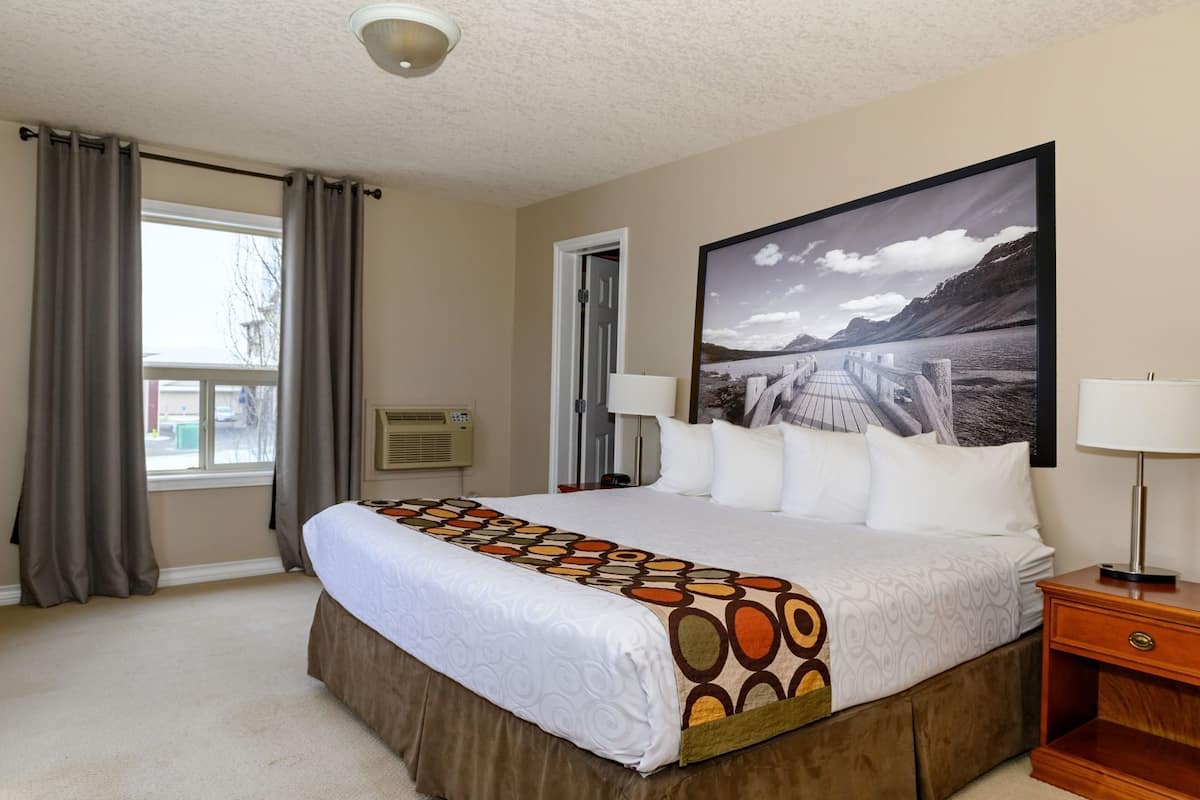 Desk, blackout drapes, free cribs/infant beds, rollaway beds