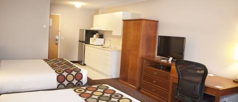 Kamar Standar, 2 Tempat Tidur Queen, dapur kecil | Meja kerja, tirai kedap cahaya, dan tempat tidur bayi gratis