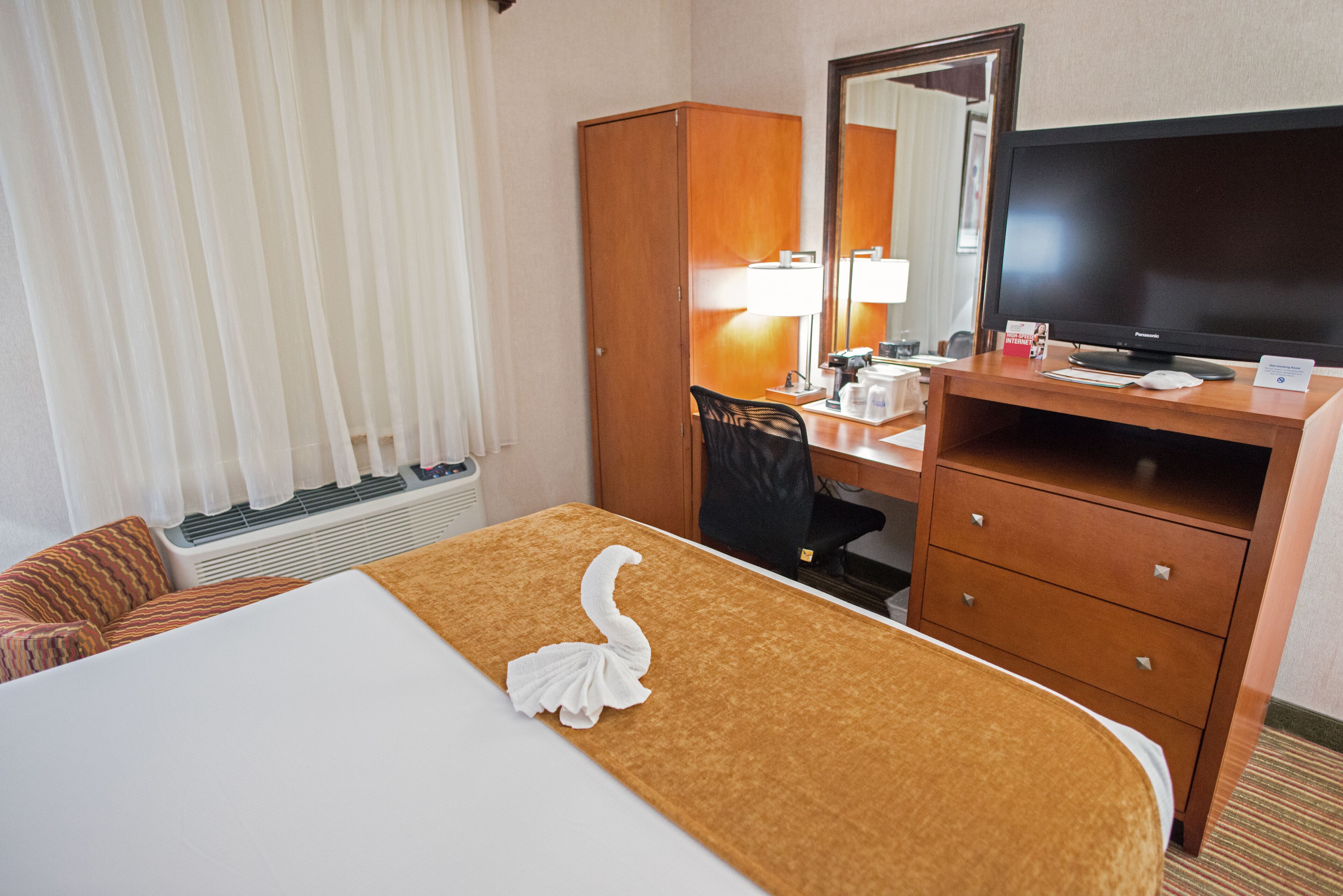 standard room, 1 king bed, accessible, bathtub | premium bedding, pillow-top beds, desk, laptop workspace