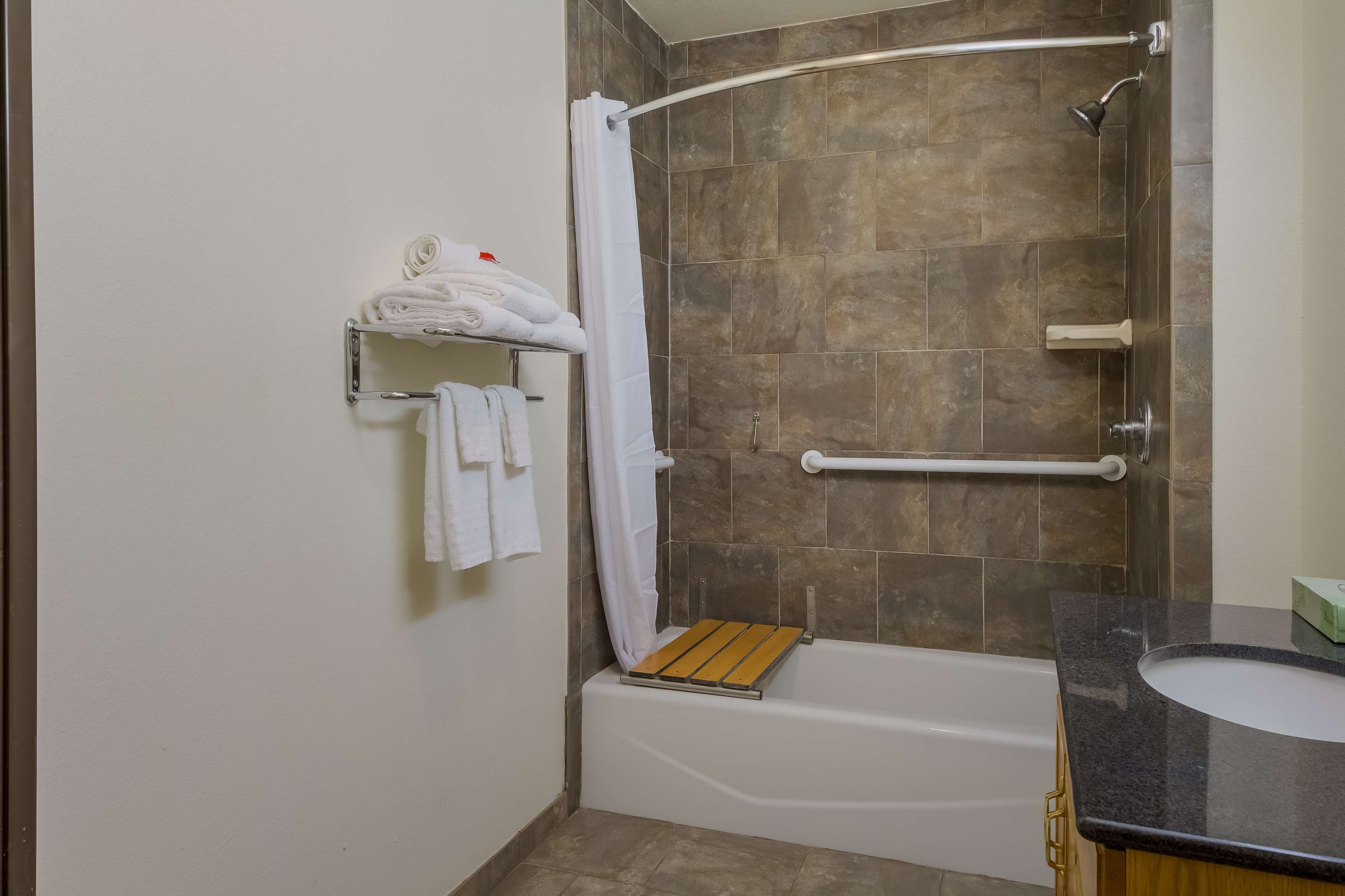 suite, 2 queen beds, accessible, bathtub (larger room) | accessible bathroom