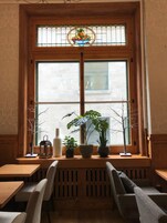 Desayuno buffet diario (CAD 26 por persona)