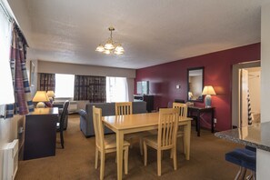 Superior Suite, 2 Bedrooms, Ground Floor | Living area