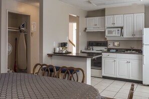 Superior Suite, 2 Bedrooms, Balcony | Private kitchen | Fridge, microwave, coffee/tea maker - Port Augusta Inn and Suites (Comox)