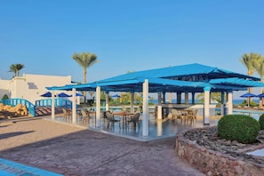 4 bars/lounges, 2 poolside bars, swim-up bar, beach bar