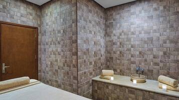 Bilik rawatan pasangan, sauna, tab panas, mandi tangas / hammam