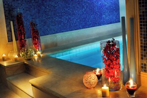 4 outdoor pools, open 7:00 AM to 5:00 PM, pool umbrellas, sun loungers