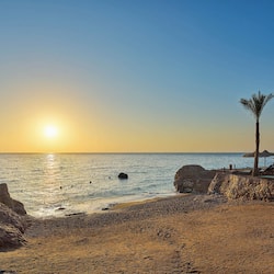 Praia particular, barracas de praia de cortesia, espreguiçadeiras