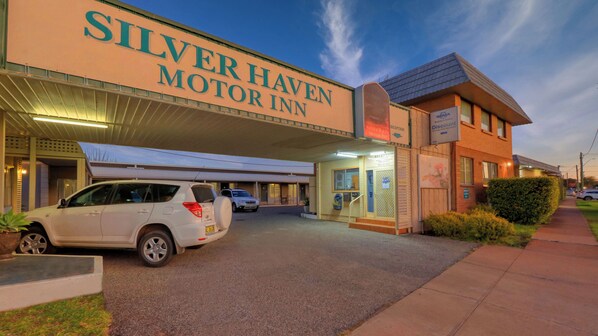Exterior - Silver Haven Motor Inn (Broken Hill)