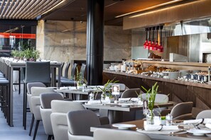 Daily continental breakfast (BRL 150 per person)