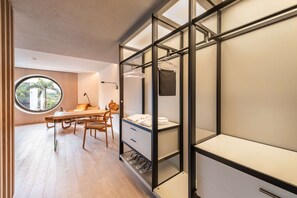 Suite (Broadway) | City view