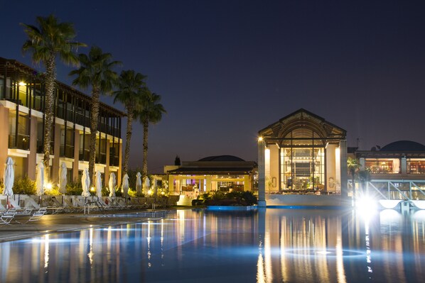 Outdoor pool - Hotel Nikopolis (Pylaia-Chortiatis)