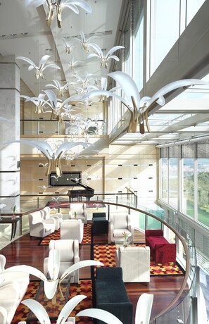 Luxe beddengoed, een minibar, een kluis op de kamer, een bureau