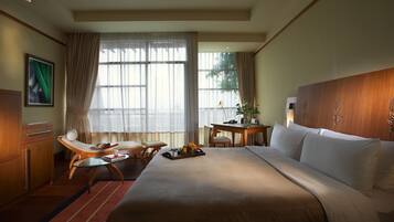 Premium bedding, minibar, in-room safe, desk