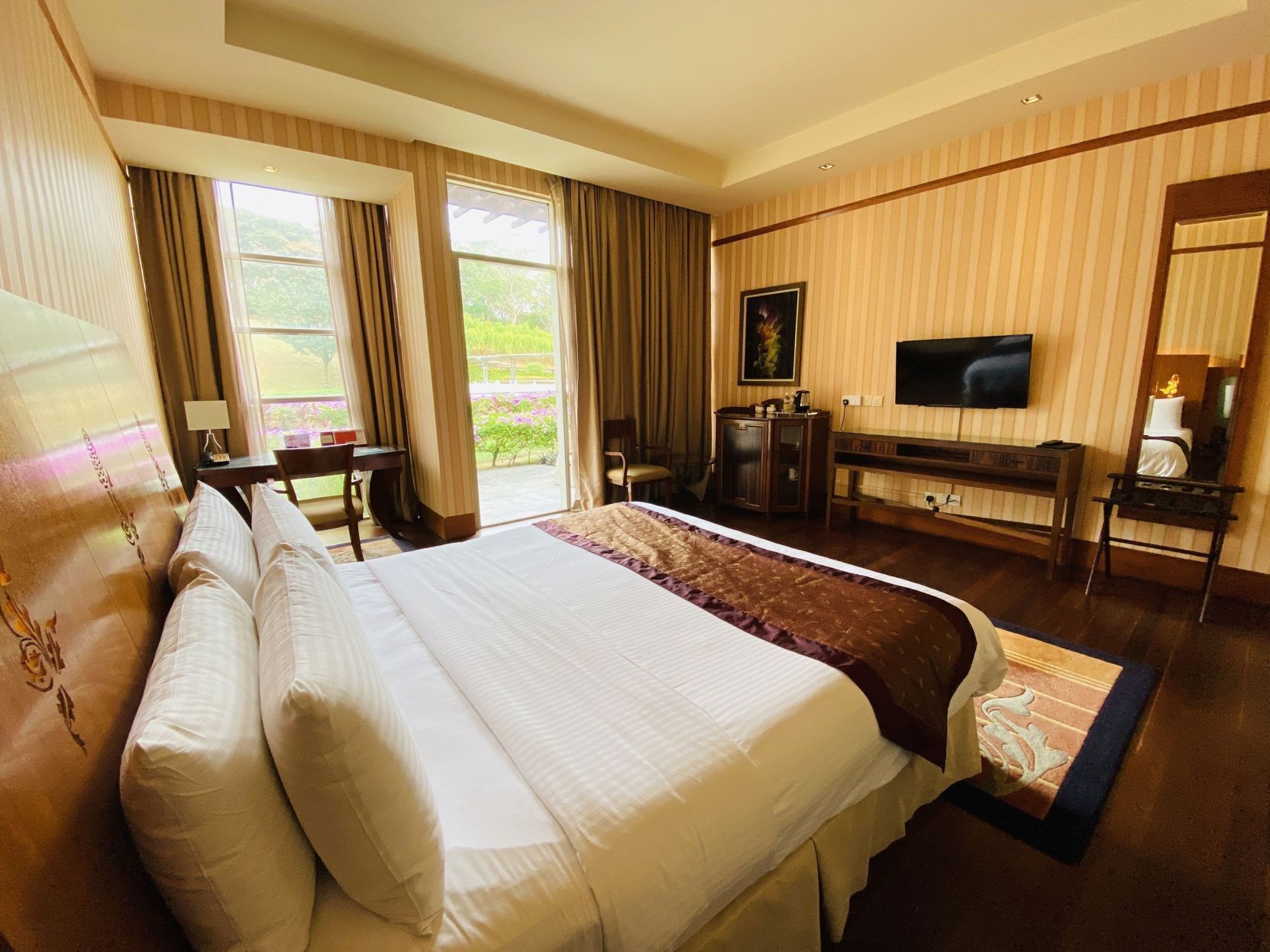 Ropa de cama de alta calidad y minibar 