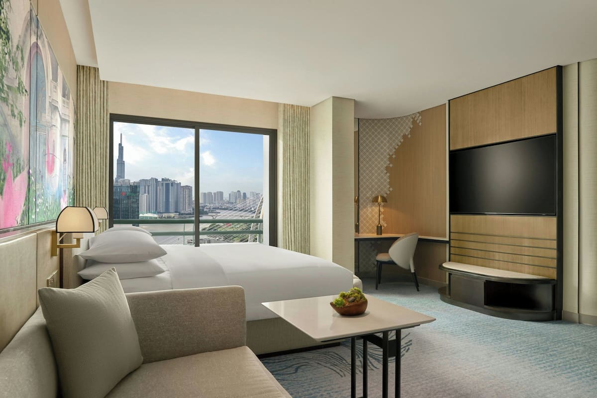 Grand Studio, 1 King Bed, Non Smoking, Tower | 1 bedroom, hypo-allergenic bedding, down comforters, minibar