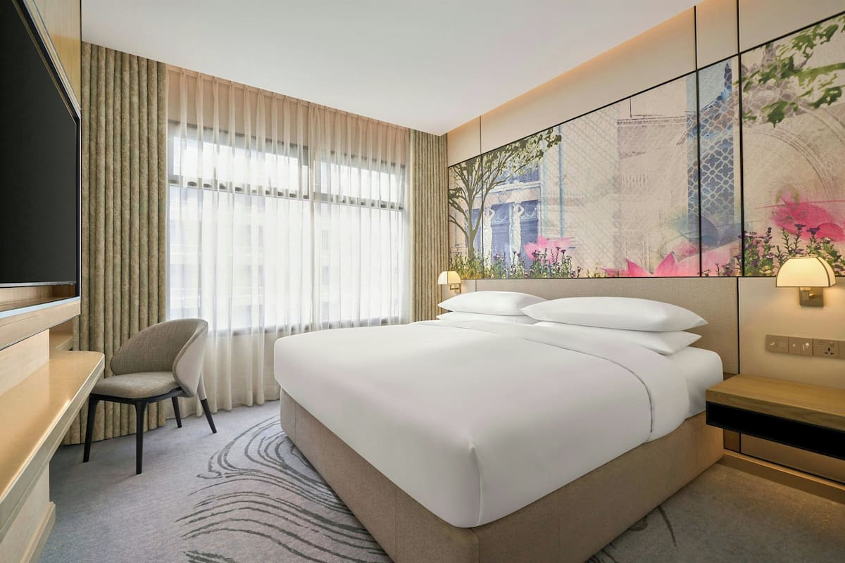 Club Lounge Access, Premier Suite, 1 King, Grand Opera Tower | 1 dormitorio, ropa de cama hipoalergénica, edredones de plumas y minibar