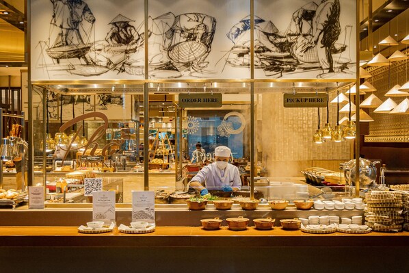Daily buffet breakfast (VND 666792 per person)
