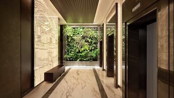 Serves breakfast, lunch, and dinner