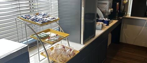 Petit déjeuner à emporter compris tous les jours