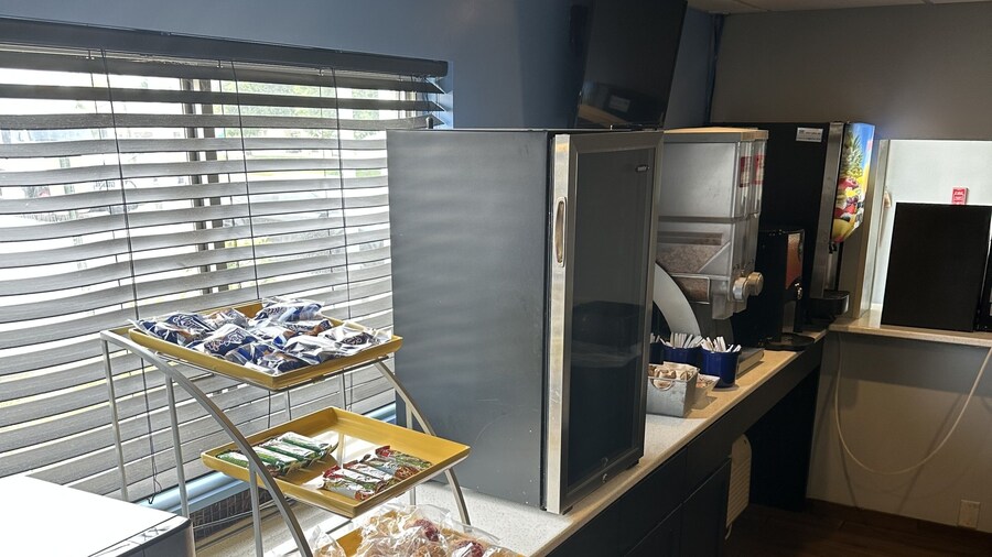 Days Inn by Wyndham Grove City Columbus South