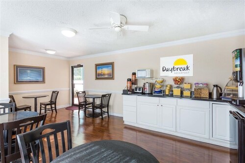 Days Inn by Wyndham Summerton