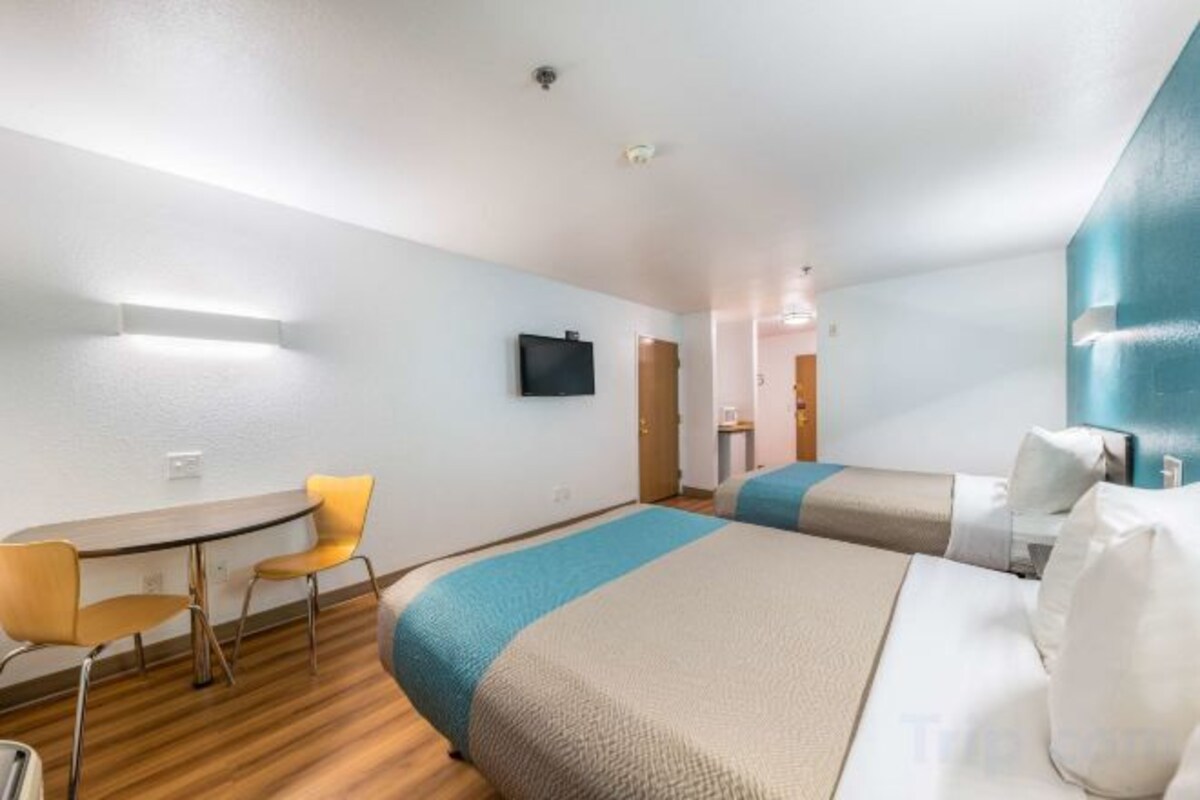 Desk, free WiFi, bed sheets