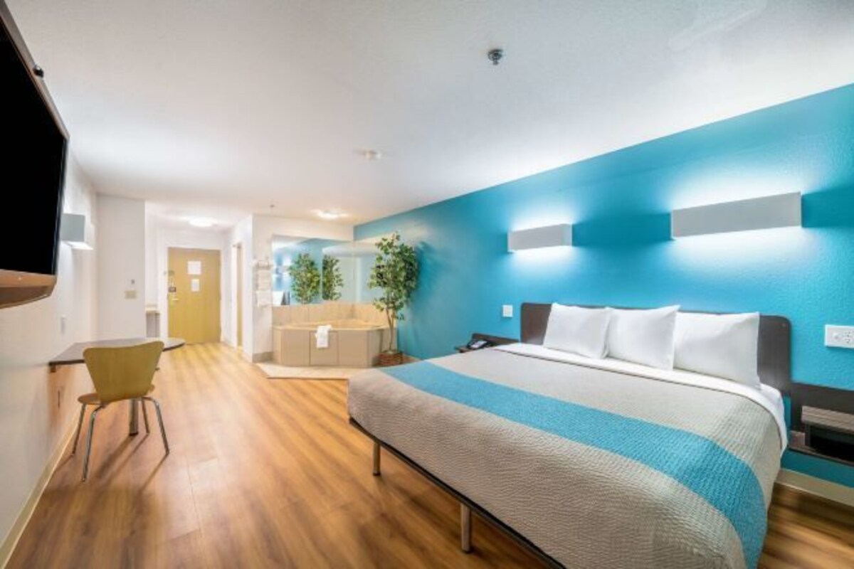 Desk, WiFi (free), bed sheets