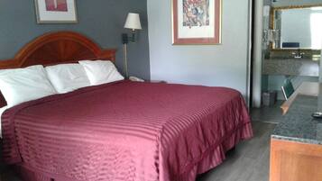 Desk, soundproofing, iron/ironing board, free WiFi