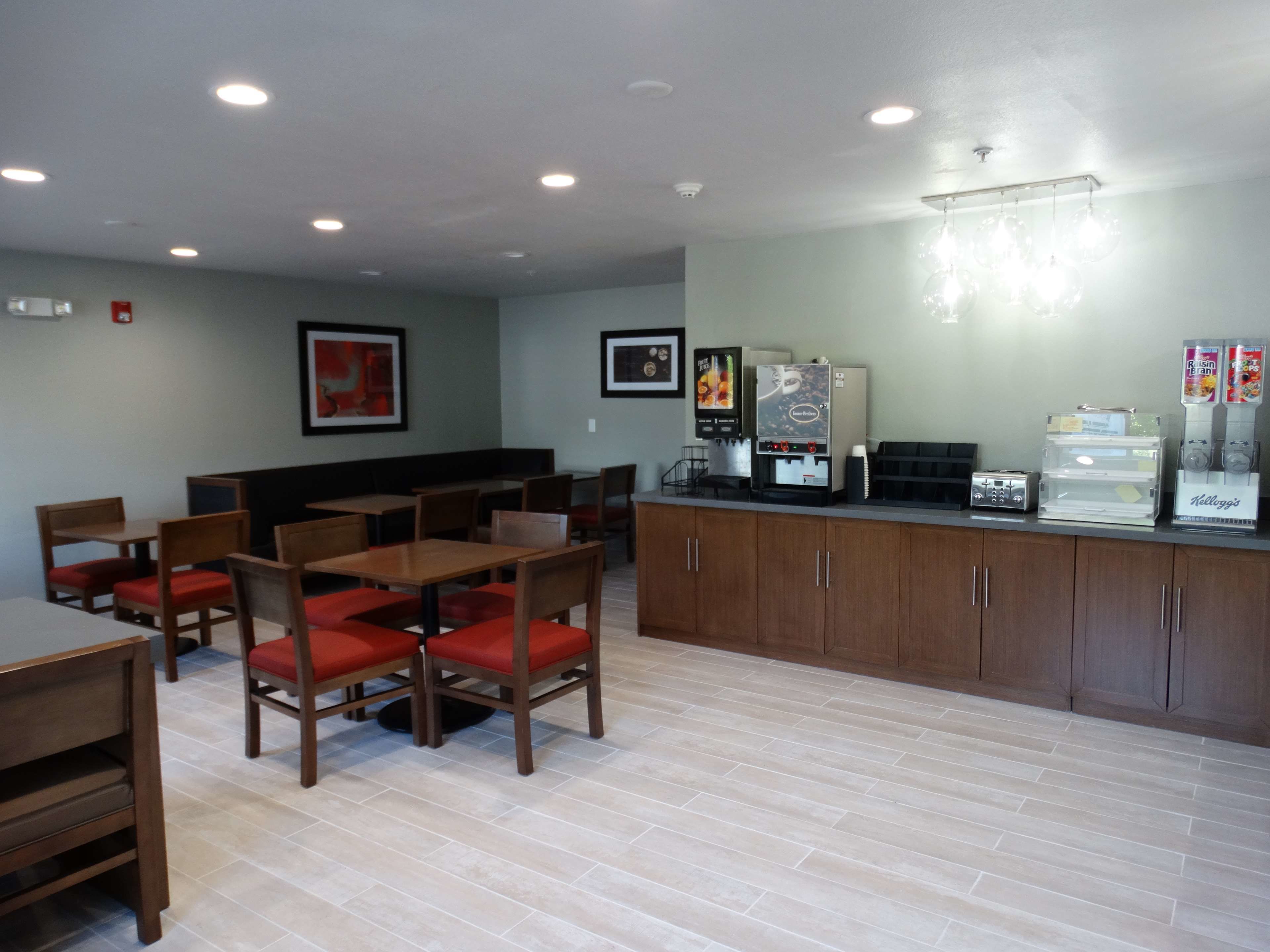 free daily continental breakfast