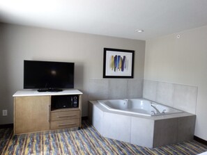 Standard Room, 1 King Bed, Accessible, Jetted Tub | Desk, free WiFi, bed sheets