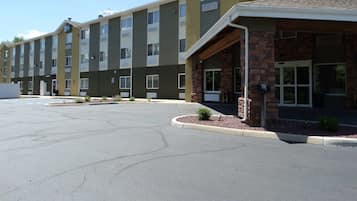 المنشأة من الخارج