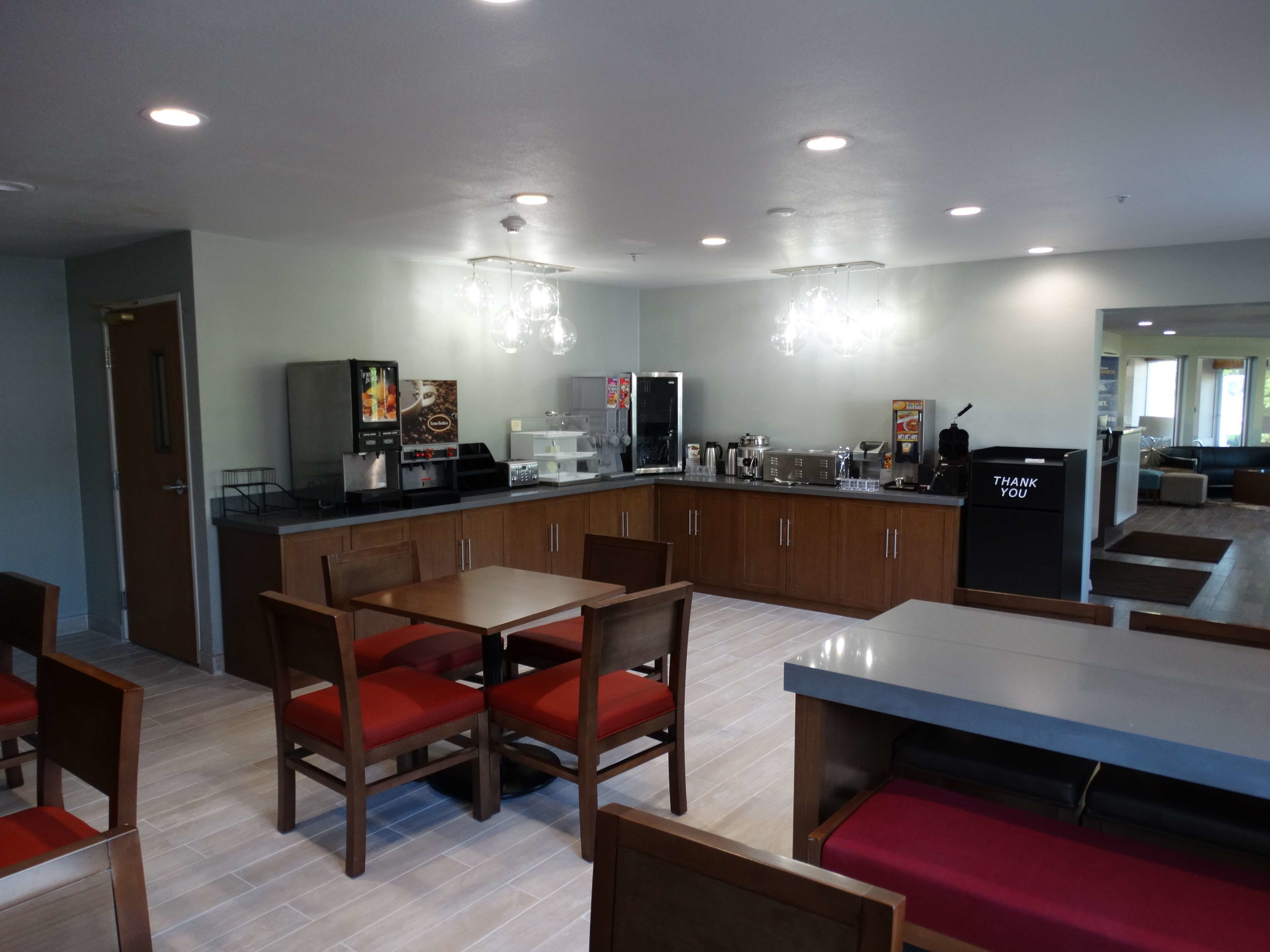 free daily continental breakfast