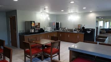 فطور أوروبي مجانًا يوميًا