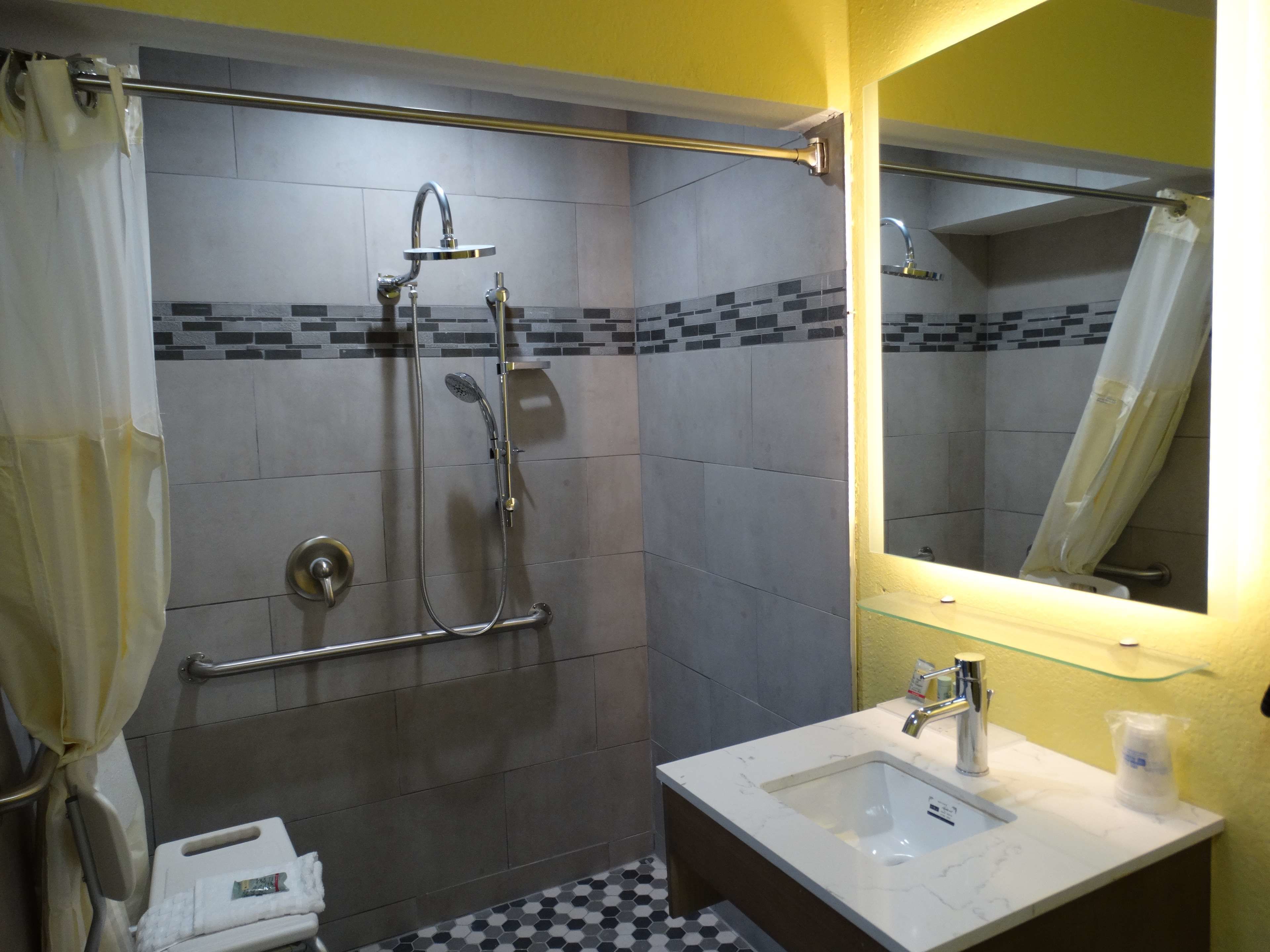 standard room, 1 queen bed, accessible, refrigerator & microwave | bathroom | towels